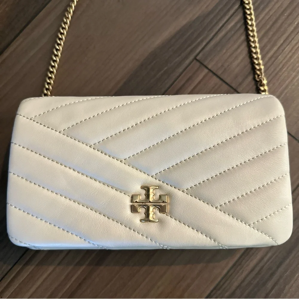 Tory Burch - Kira Chevron Chain Wallet New Cream Handbag - Picture 4 of 11